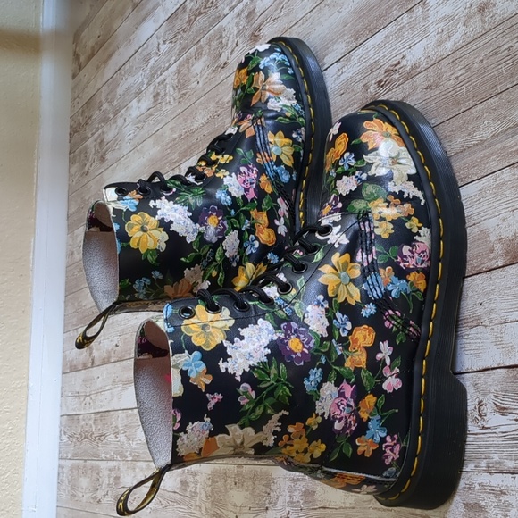 Dr. Martens 1460 Pascal 8 Eye Darcy Floral Leather High Top Boots 8 - Picture 3 of 17